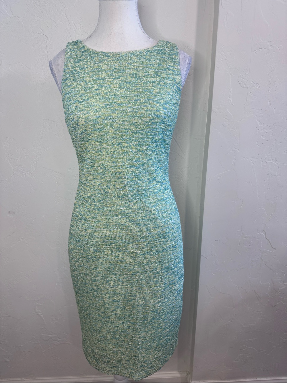 Belle Badgley Mischka Textured Sheath Dress Green Blue Sleeveless Cocktail